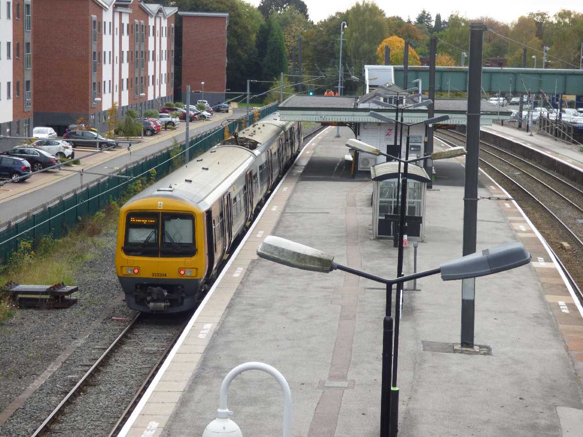 Four+Oaks+Station+-+A+railway+station+in+Sutton+Coldfield%2c+Birmingham!
